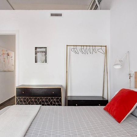 Stylish Apartment With Terrace For Couple Or Family Barcelona Kültér fotó