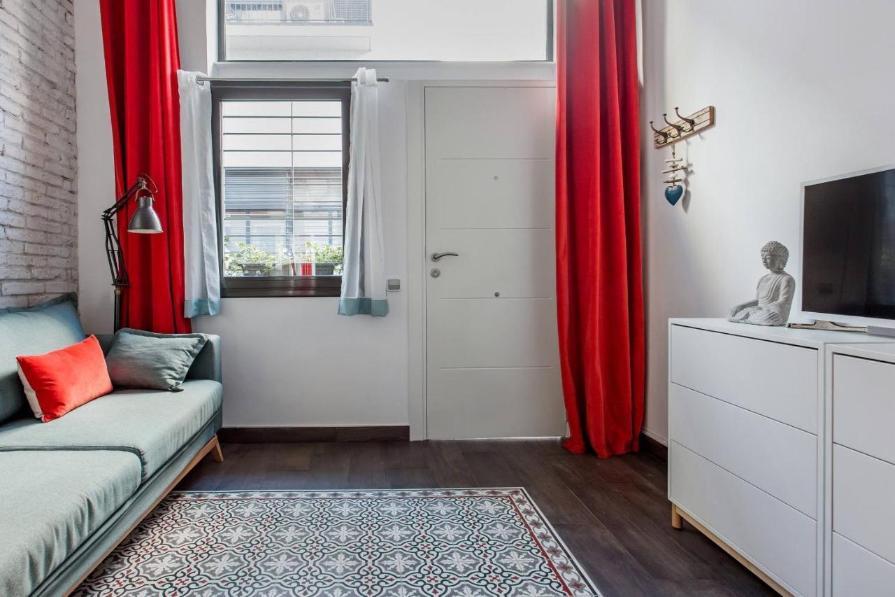 Stylish Apartment With Terrace For Couple Or Family Barcelona Kültér fotó