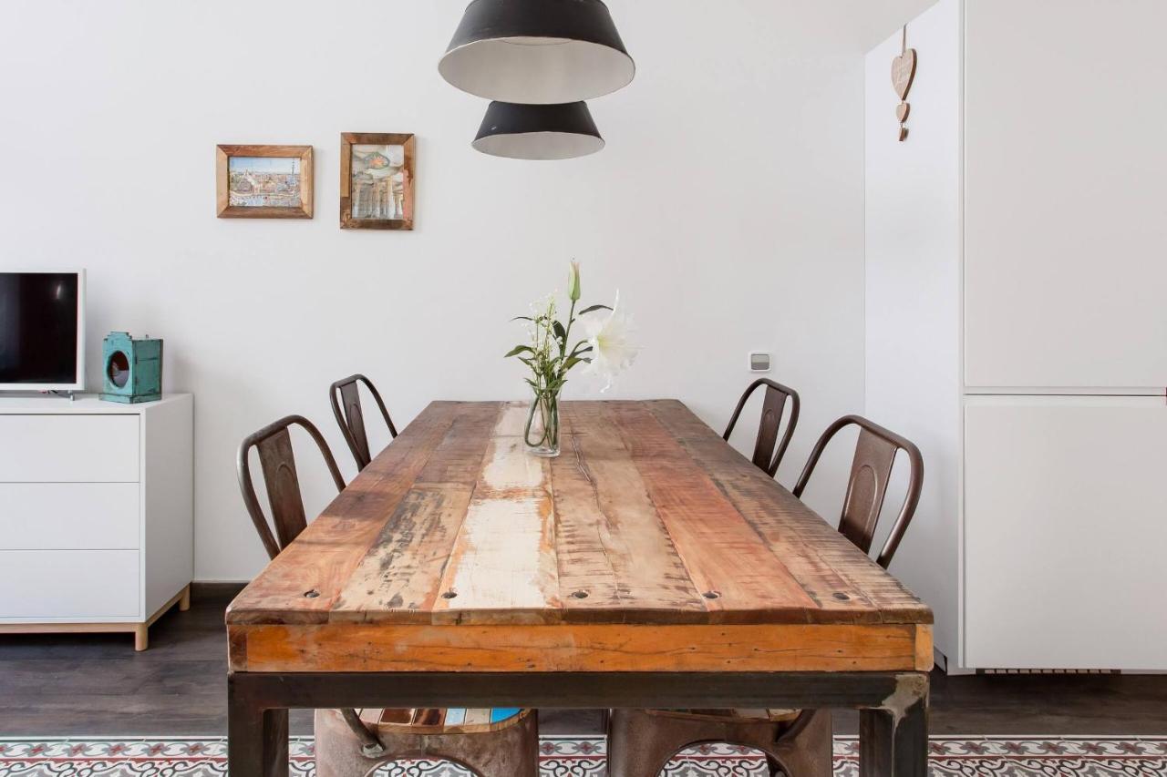 Stylish Apartment With Terrace For Couple Or Family Barcelona Kültér fotó