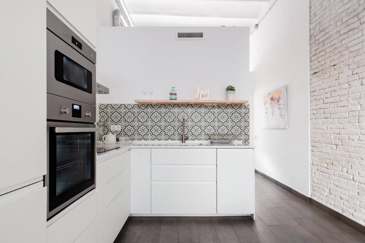 Stylish Apartment With Terrace For Couple Or Family Barcelona Kültér fotó