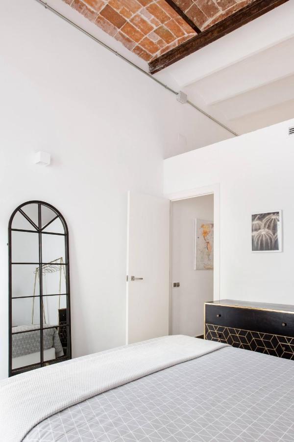 Stylish Apartment With Terrace For Couple Or Family Barcelona Kültér fotó