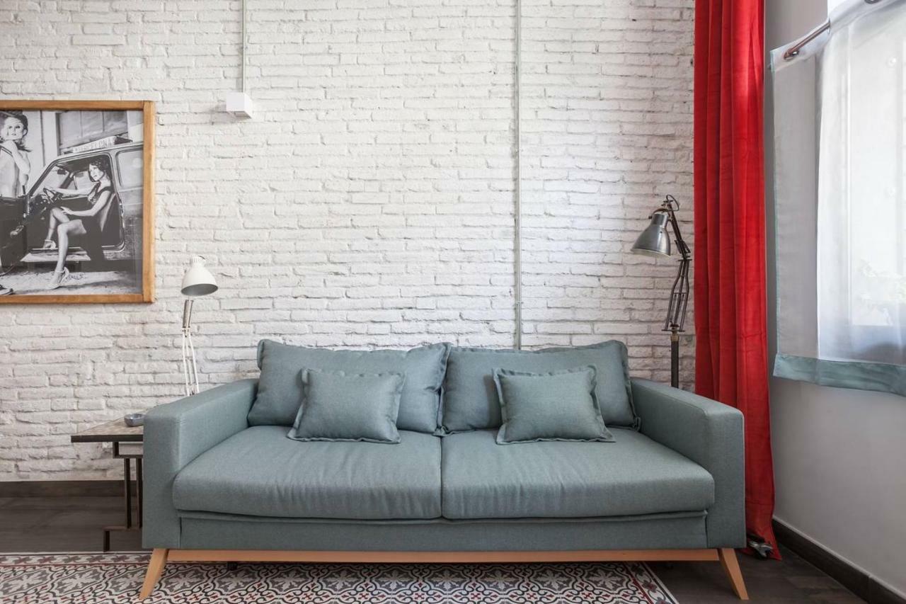 Stylish Apartment With Terrace For Couple Or Family Barcelona Kültér fotó